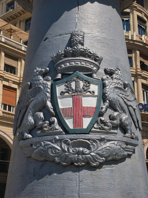 jiemve, le temps d'une pose, Italie, Gênes, Genova, façade, blason, armoirie