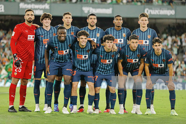 VALENCIA C. F. Temporada 2023-24. Mamardashvili, Javi Guerra, Gabriel Paulista, Cenk Özkacar, Cristhian Mosquera, Pepelu. Diakhaby, Fran Pérez, Pablo Gozálbez, Roman Yaremchuk, André Almeida. REAL BETIS BALOMPIÉ 3 🆚 VALENCIA C. F. 0 Domingo 01/10/2023, 21:00 horas. Campeonato de Liga de 1ª División, jornada 8. Sevilla, estadio Benito Villamarín: 50.163 espectadores. GOLES: ⚽1-0: 41’, Assane Diao. ⚽2-0: 52’, Marc Roca. ⚽3-0: 85’, Ez Abde.