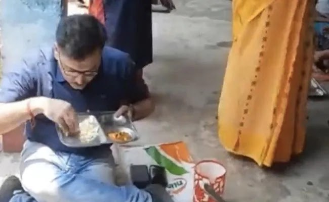 Bihar: When the DM tasted the mid-day meal while sitting on the ground with the children, the picture went viral.