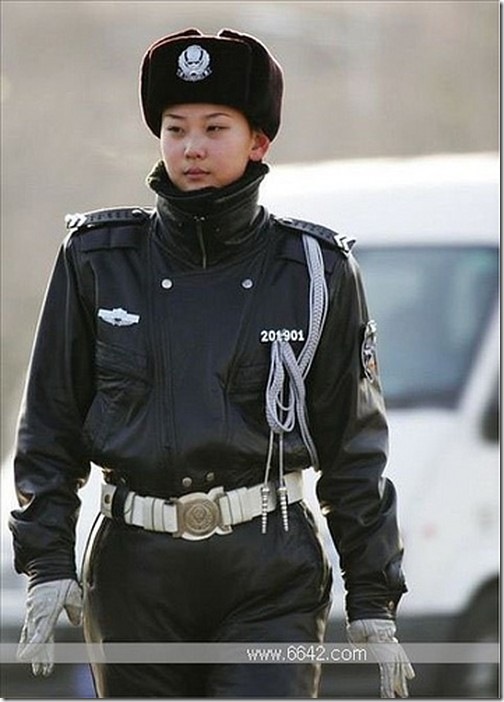 Beautiful-Female-Military-Around-the-World-016