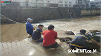 Kembali Bersihkan Sungai Cikapundung, Satgas Sektor 22 Sub 12 Harap Kepedulian