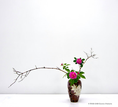 Ikebana-nageire-freestyle-wabisabi-escoladikebana