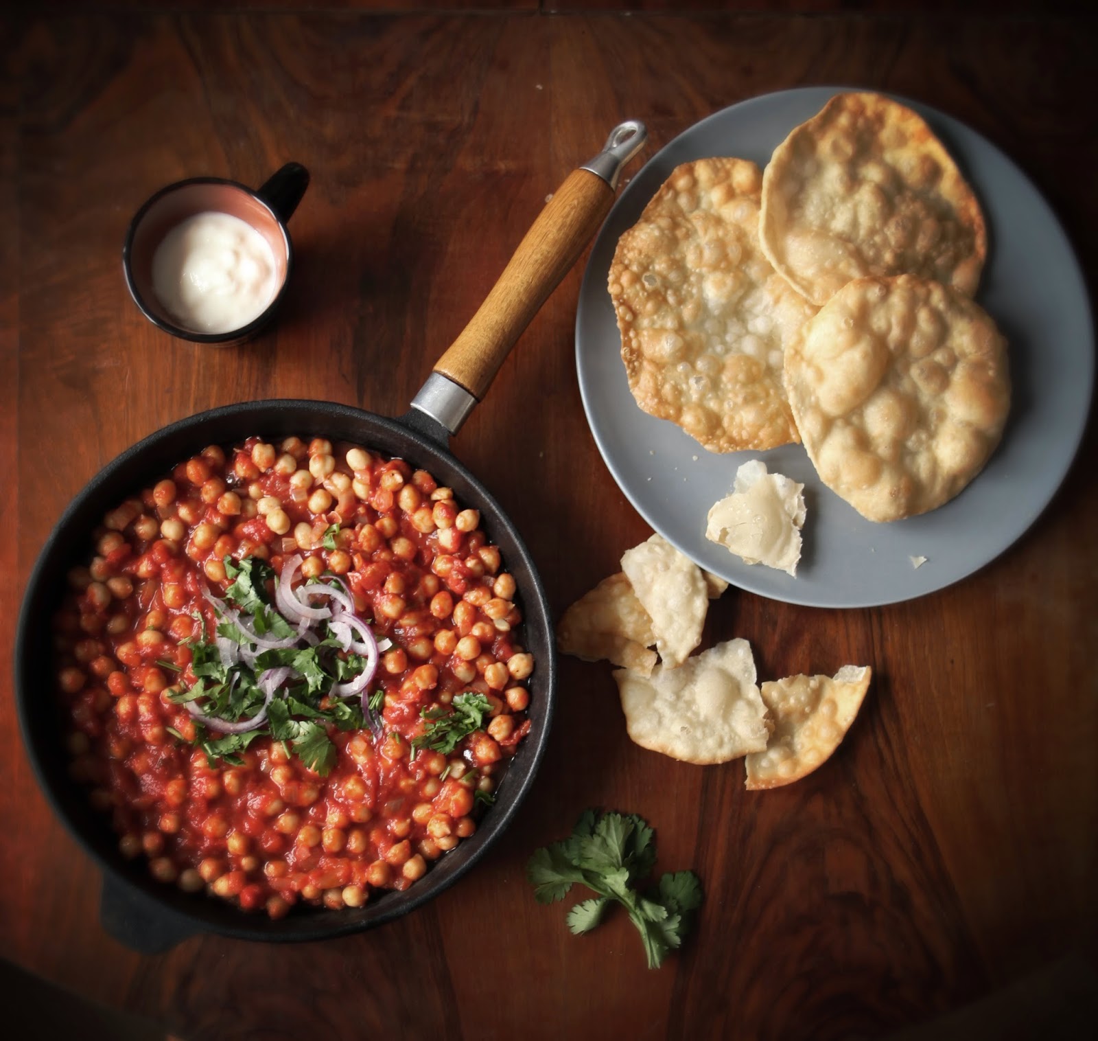 http://our-favorite-apple-pie.blogspot.com/2014/03/chole-bhature-czyli-wegetarianskie.html