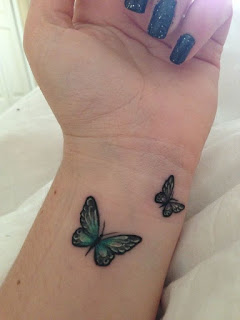 Tato kupu-kupu di pergelangan tangan