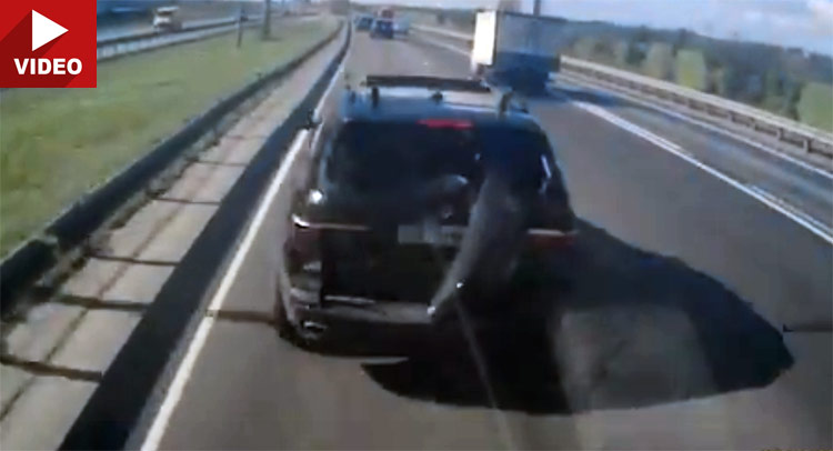 Some drivers simply never learn from their mistakes, like this BMW X5 ...