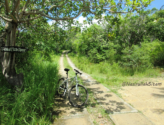 Jalur menuju pantai Watu Topeng