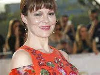  Actress Helen McCrory dies at age 52.