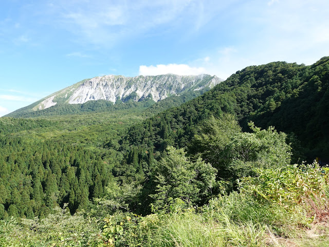 鍵掛峠から見た裏大山