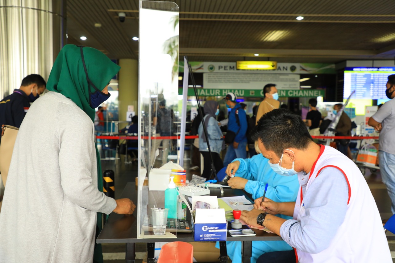 Penumpang Semakin Meningkat, Pelayanan Rapid Test Antigen dan Antibodi di Bandara Hang Nadim Terus Berjalan