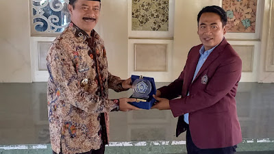 Mahasiswa UM Surabaya KKN di Pamekasan, Fattah Jasin: Transfer Ilmu ke Masyarakat