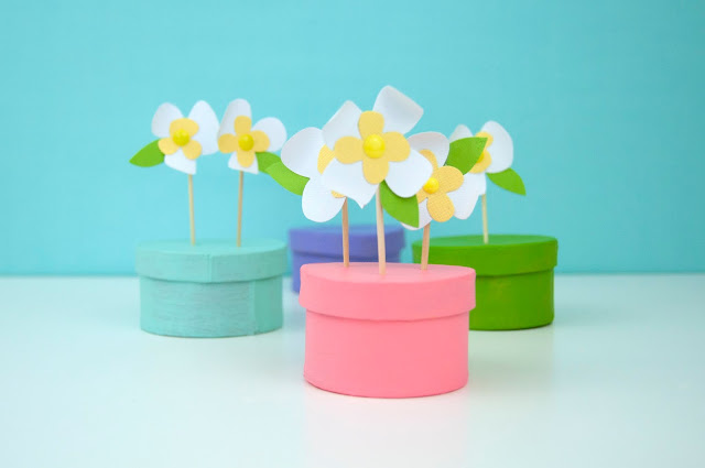 Paper Flower gift box toppers from www.jengallacher.com #paperflowers #giftbox #giftboxtopper #acrylicpaint #thestampmarket #jengallacher