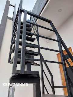 Tangga Trap Besi ruangan Sempit terpasang di Perumnas Depok Satu