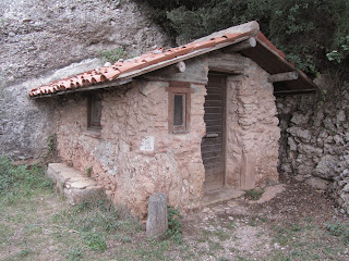 Serra de Montserrat-Ermites de Montserrat, construcció al costat de l'ermita de la Santa Creu i Santa Helena