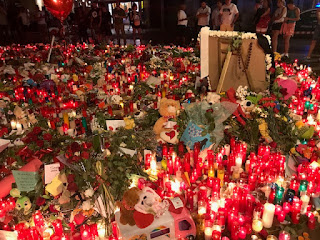 Mosaico en Ramblas con velas