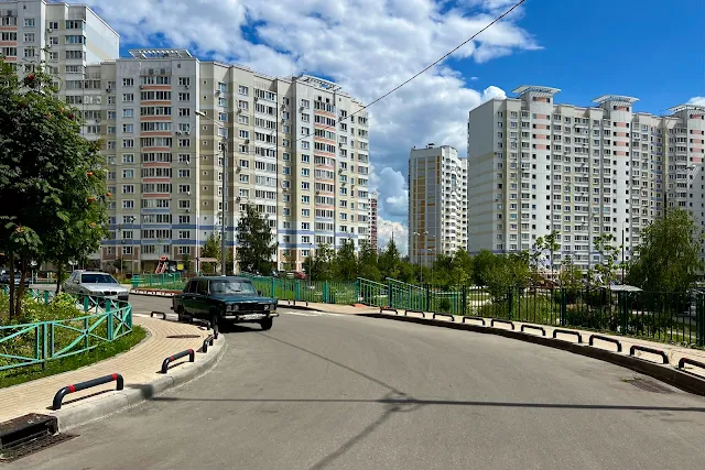 Проектируемый проезд № 941, улица Александры Монаховой, дворы, жилой комплекс «Бунинский»