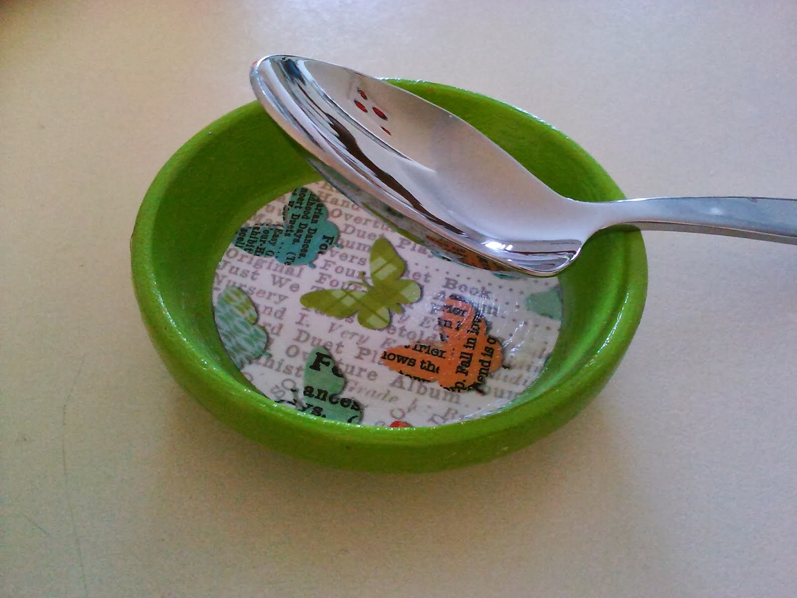 http://carynska.blogspot.com/2014/01/diy-spoon-rest.html