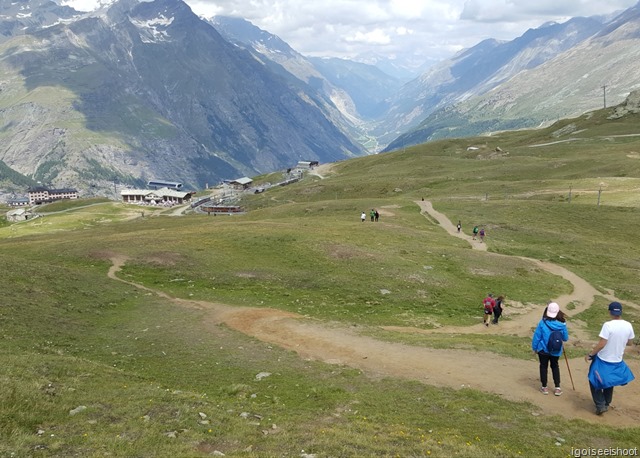 Walking down to Riffelberg.