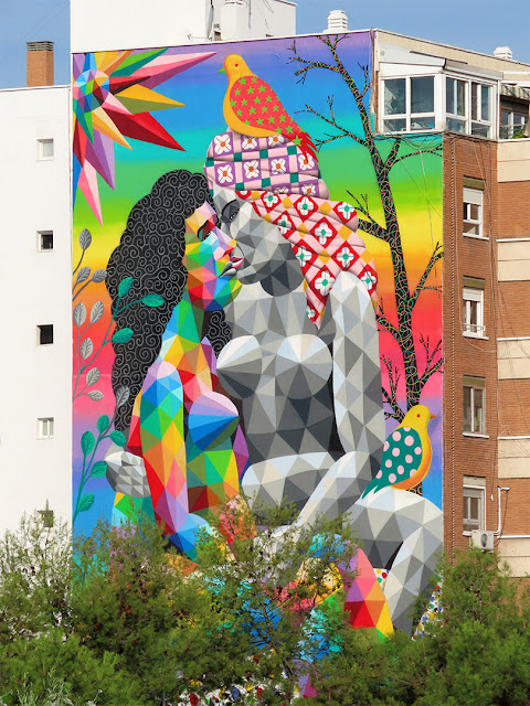 El beso multicolor (The Multicolour Kiss) by Okuda San Miguel, Calle de Eugenio Caxes, Madrid