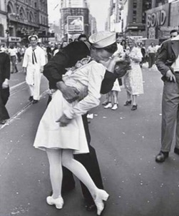 alfred_eisenstaedt_marinheiro_enfermeira_times_square_segunda_guerra_mundial