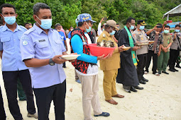 Manuel Piter Urbinas Pimpin Tutup Sasi Adat Warga Kawe di Kepulauan Wayag
