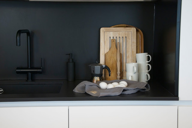 scandinavian black and white kitchen