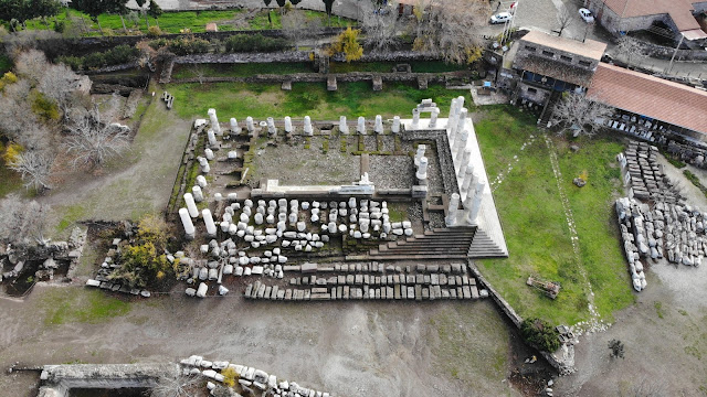 Οι αρχαιολόγοι βρίσκουν μνημειώδη τάφο στην αρχαία Αμαξιτό