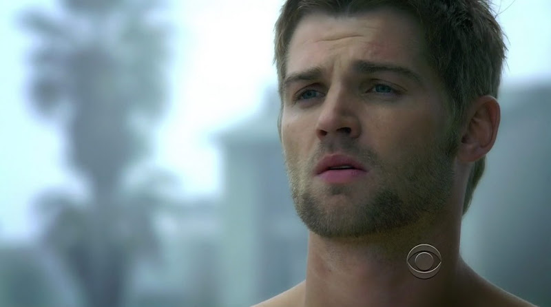 Mike Vogel Shirtless on Miami Medical s1e04