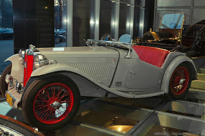 Morris Garage Coches clásicos en el museo Autovill de Moscú Classic cars in the Moscow Autovill museum