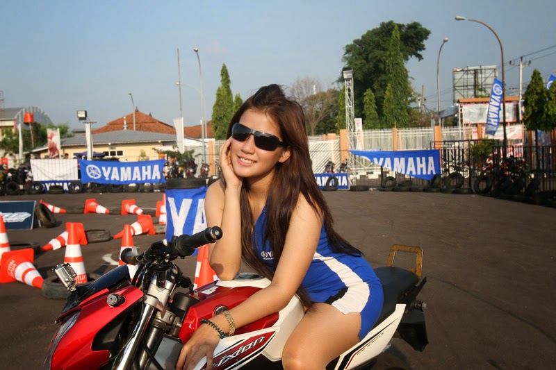 Foto-foto Cewek Cantik di Ajang Yamaha V-Ixion Challenge 2014