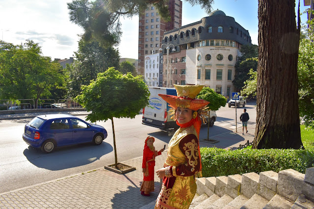 Jalan-jalan pakai pakaian adat di Bulgaria (3). Source: jurnaland.com