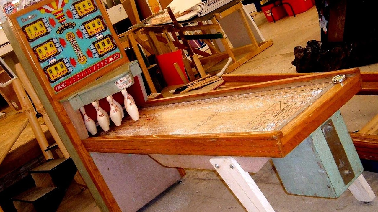 Mölkky - Wooden Bowling Game