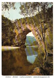 LA VOYAGEUSE-cartes-postales-ventes