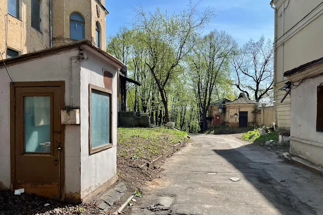 улица Воронцово Поле, Научно-исследовательский физико-химический институт имени Л. Я. Карпова