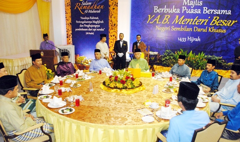 CERITO N9: Tuanku Muhriz di majlis berbuka puasa Menteri Besar