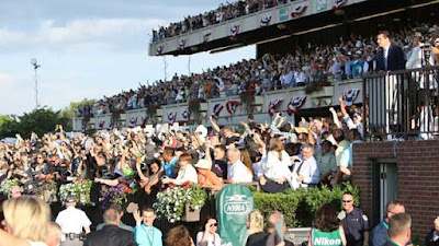 belmont stakes crowd