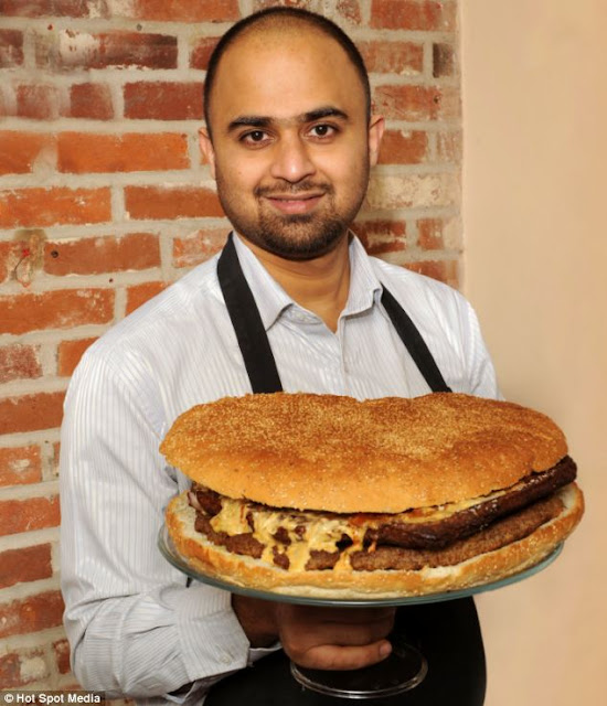 The Britain Biggest Burger Ever | Guinness World Records Smashed 2011