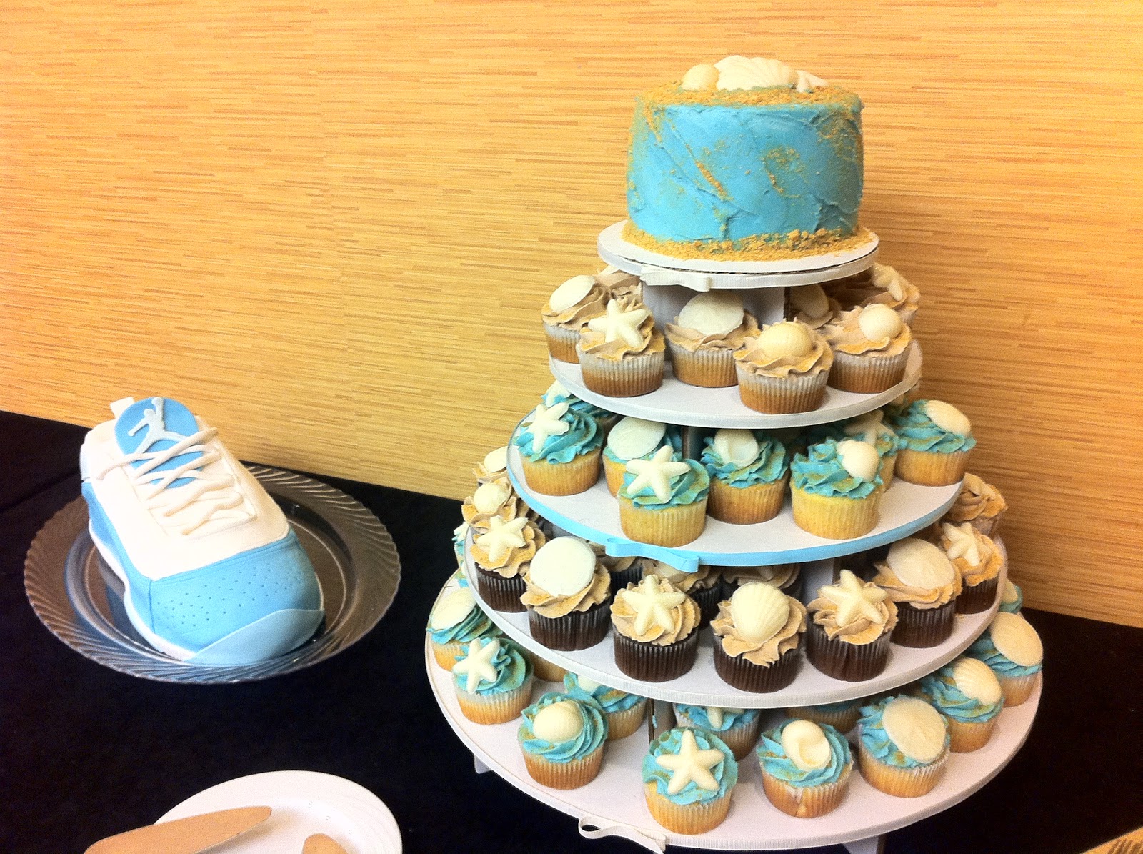 beach-themed wedding cake