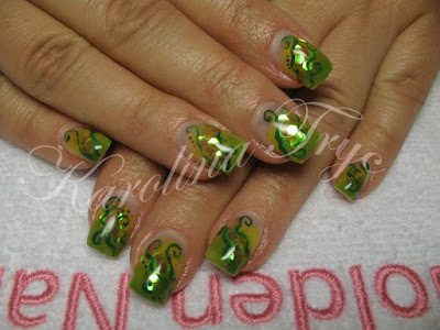 Nail Art Ideas 2010 - Ladybug-1