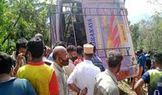 seven-killed-many-injured-after-a-bus-overturned-in-kerala