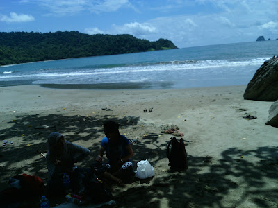 Pantai Yang Tersembunyi Di Dalerah Jember Yaitu Pantai Nagelan