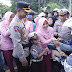 Ramadhan Berkah, 500 Paket Takjil Untuk Warga Dibagikan oleh Bhayangkari Polres Situbondo