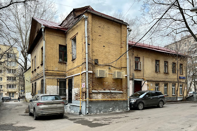Бакунинская улица, дворы, жилой дом (построен до 1917 года)