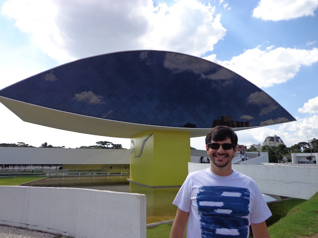 Museu Oscar Niemeyer com sua forma de olho - Curitiba - Paraná - Brasil