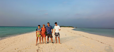 Lengua o banco de arena de Dhigurah (sandbank).