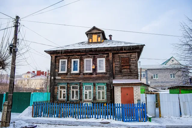улица Луначарского, 35 Двухэтажный, деревянный дом