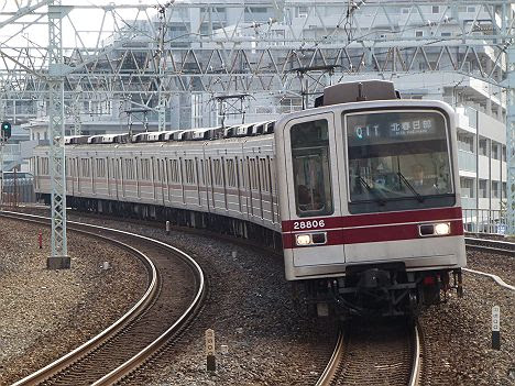 【土日朝1本のみ！】日比谷線T運用の北春日部行き　東武20000系幕車