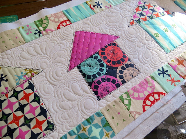 Lori Holt - Quilter's Cottage Quilt Kit - The Quilting Engineer