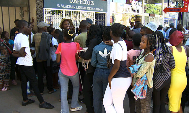 Enchentes marcam lojas de venda de material escolar na Cidade de Maputo
