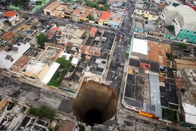 guatemala-city-sinkhole_21110_600x450