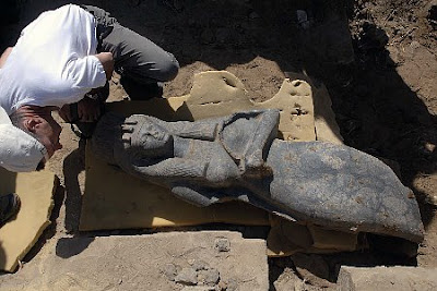 Patung Queen Tiye yang dipamerkan di museum Mesir kairo inilah  Queen Tiye
